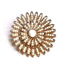 No Wear Condition Vintage Usa Capri Big Retro Daisy White Bead Flower Pin