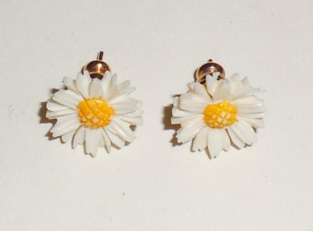 Vintage Retro 1960s Hand Carved Ivory Daisy Earrings12mm